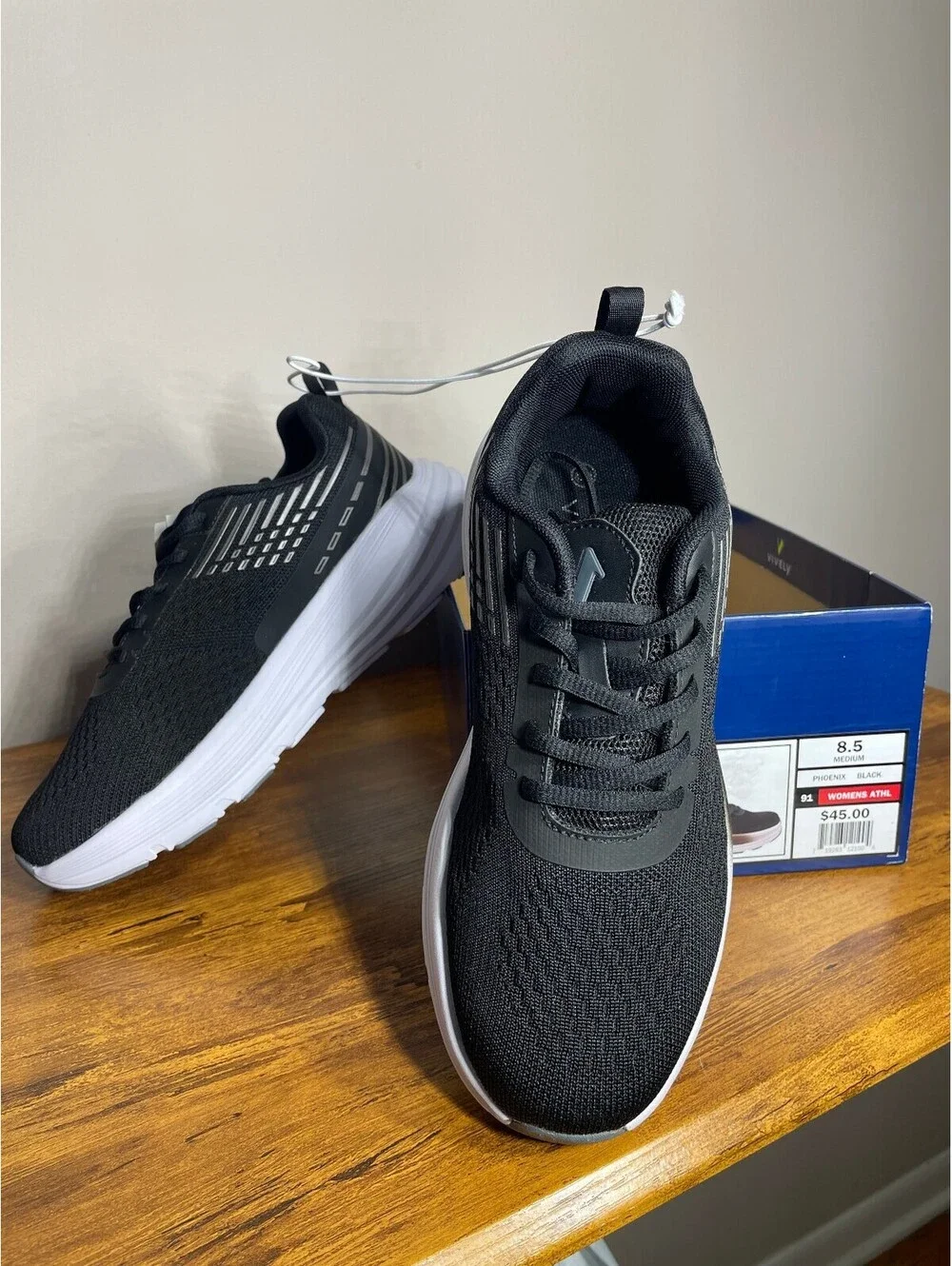 New Vively Phoenix Black Mesh Athletic Sneakers Women's Size 8.5 Gorpcore BTS
